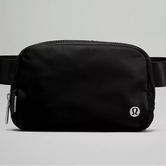 lululemon athletica Handbags - Lululemon Everywhere Belt Bag 1L
